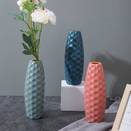 Lightweight Nordic Dry Vase - Stylish Plastic Vase with Ceramic Look 