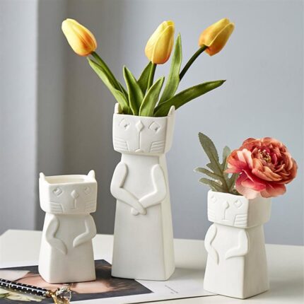 Minimalist Ceramic Vase - Simple & Elegant Ornament for Any Space 