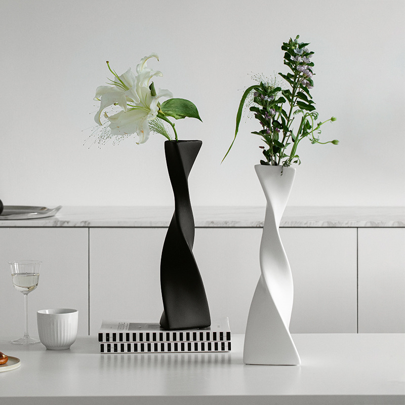 Minimalist Ceramic Vase - Simple & Elegant Ornament for Any Space 