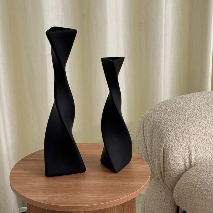 Minimalist Ceramic Vase - Simple & Elegant Ornament for Any Space 